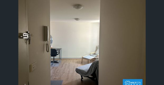 Fully Furnished 1-Bedroom with wood floor+ Private washer - Photo 1