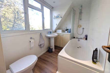 Pond Road, Woking - 2 bedrooms Property for lettings - Seymours - Photo 5