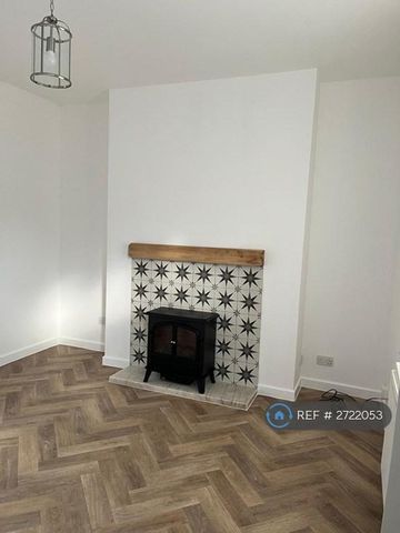 2 bedroom terraced house to rent - Photo 2