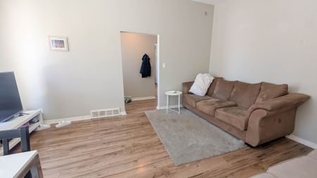 319 Bunting Rd, St. Catharines - Main floor Unit - Photo 3