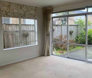 Beautiful 3 Bedroom Home with Double Garage an... - Photo 5