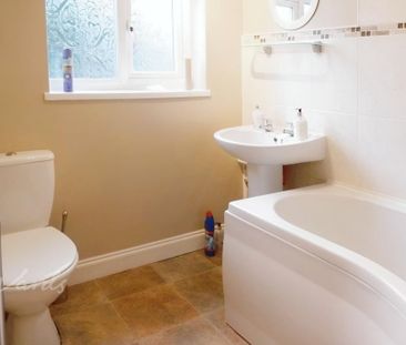 3 bedroom end of terrace house to rent - Photo 4