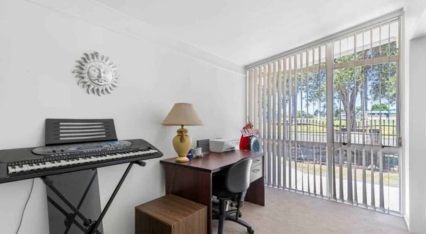 Standalone in Prime Location - Photo 1