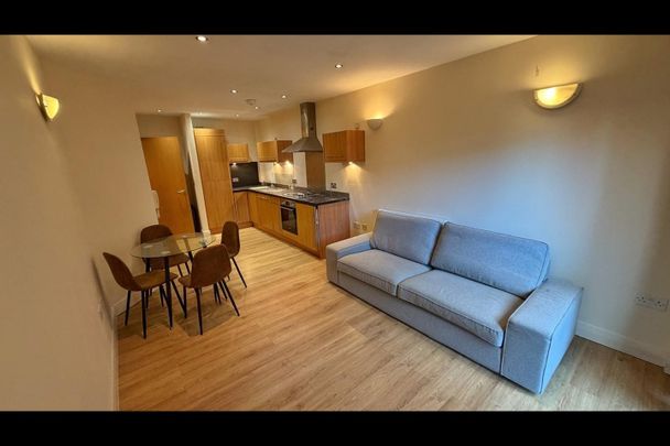 2 Bed Flat, Lake House, M15 - Photo 1