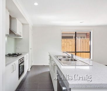 7 Anglers Avenue, Point Cook - Photo 2