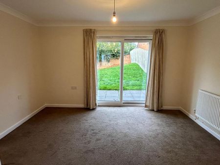 4 bedroom detached house to rent - Photo 3