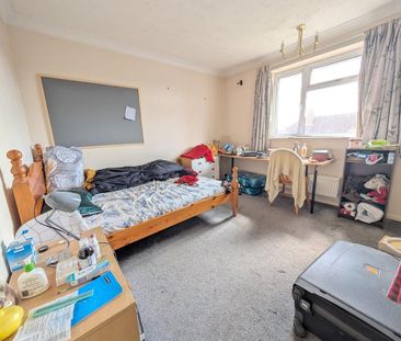 4 bedroom end of terrace house to rent - Photo 6