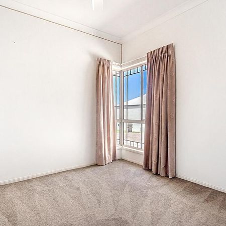 Spacious Family Living with Pool in Prime Varsity Lakes Location - Photo 3