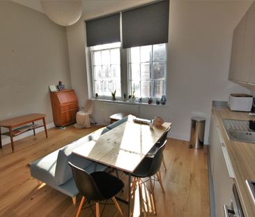 One-Bedroom Apartment - Photo 2