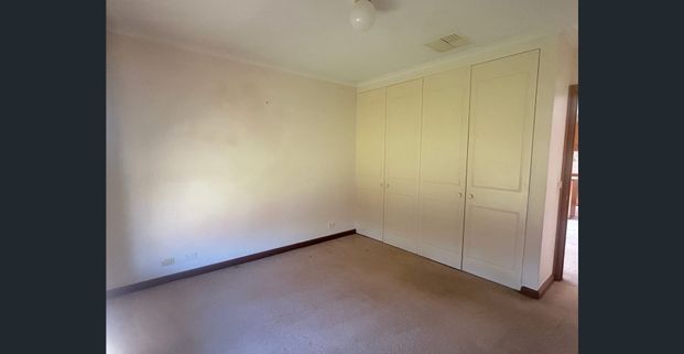 Neat Three Bedroom Unit - Photo 1