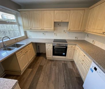 3 bedroom semi-detached house to rent - Photo 5