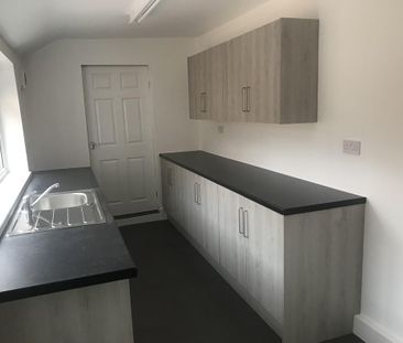 4 bedroom terraced house to rent - Photo 6