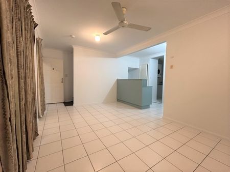 Comfortable 2-Bed Unit in Quiet Rosslea Complex! - Photo 2