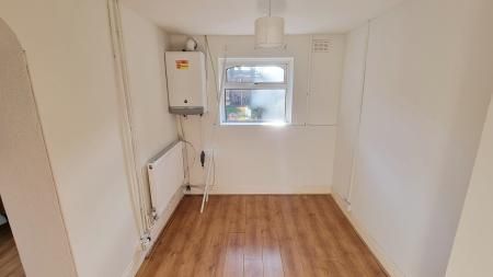 Edinburgh Road, Wellingborough, NN8 - Photo 2