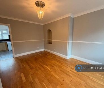 3 bedroom end of terrace house to rent - Photo 3