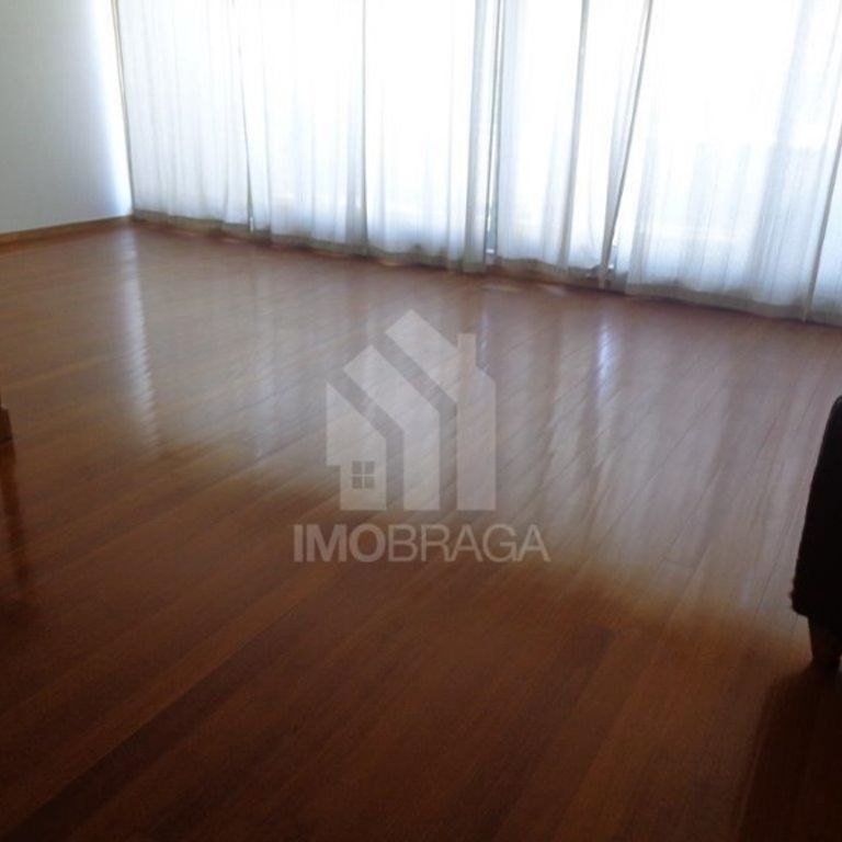 4 bedroom luxury Semidetached House for rent in Braga, Distrito de Braga - Photo 1