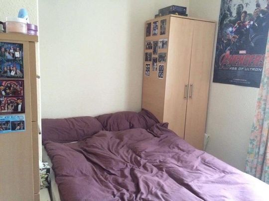 4 bedroom private hall to rent - Photo 1