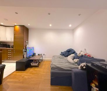 1 Bed Flat, Arthur Road, SW19 - Photo 1