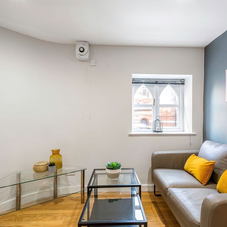 40 HYDE TERRACE Leeds - LS2 9LN - Photo 1