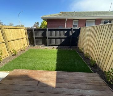 2/9 Marcroft St, Woolston - Photo 6