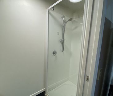 Centrally located boarding house - Photo 3