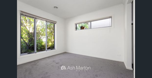 Modern 3-Bed unit with Double Garage - Photo 1