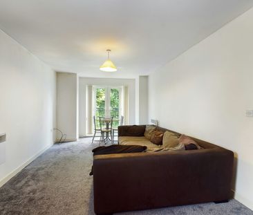 Flat to rent on - Photo 1