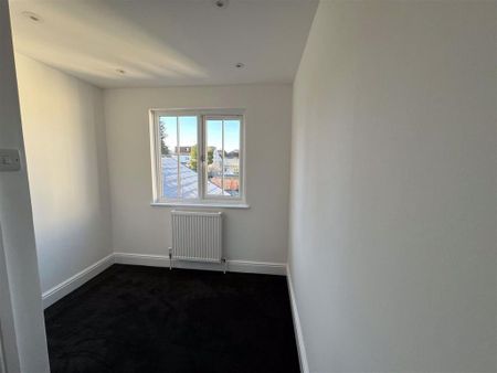 4 bedroom semi-detached house to rent - Photo 4