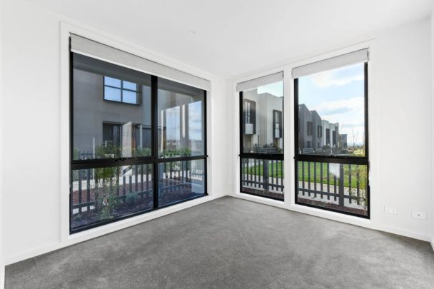 EXPERIENCE ELEVATED LIVING IN BROMPTON ESTATE! - Photo 1