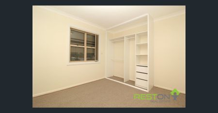 COMFORTABLE FAMILY HOME - Photo 2