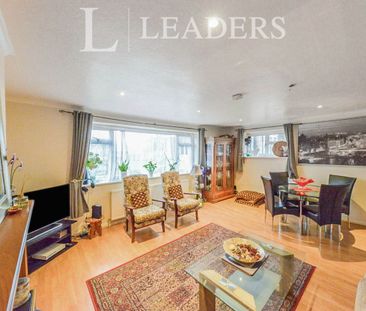 3 bedroom maisonette to rent The Ridgeway - Photo 4