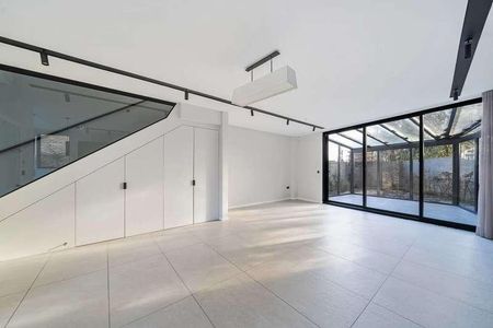 The Vale, Golders Green, NW11 - Photo 2