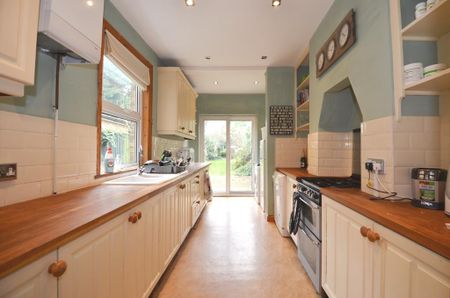 3 bedroom house - semi-detached - Photo 3