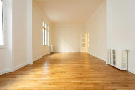 location Appartement T3 DE 125.65m² À PARIS - Photo 3