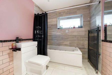 3 Bed Semi-Detached House, Canberra Road, SE7 - Photo 5