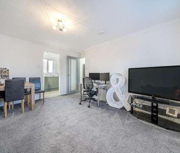 Charleston Close, Feltham, TW13 - Photo 2