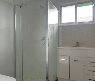 Extra-Large Furnished Room in Convenient Newtown Location - Photo 4