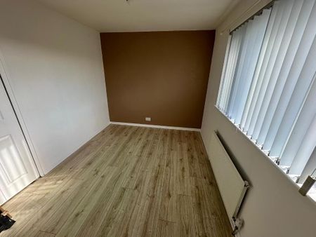 212 Jordanstown Road, Jordanstown, BT37 0NA - Photo 2