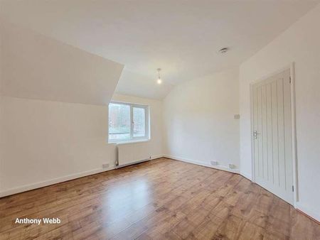 Russell Avenue, Wood Green, N22 - Photo 2