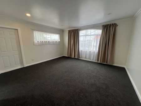 Executive living - Available now! - Photo 2