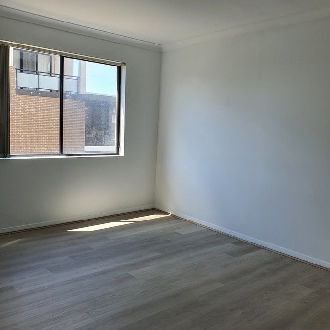 Just renovated - Spacious modern apartment - Photo 1