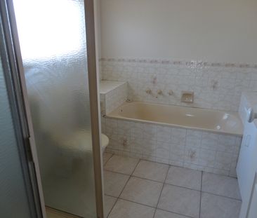 Ideally situated 3 bedroom Townhouse! Walk to Pascoe Vale Railway S... - Photo 2