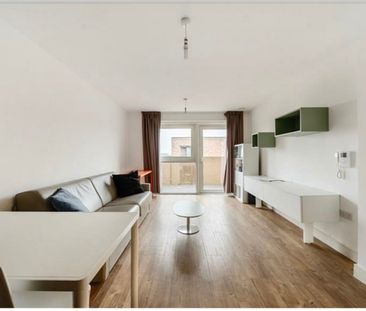 1 Bed Flat, London, SE8 - Photo 1