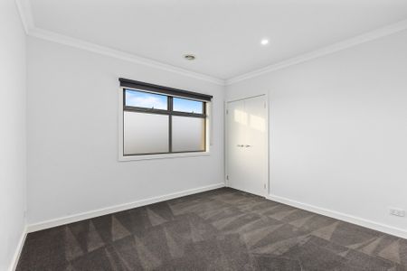 Spacious Home - Great Location! - Photo 3