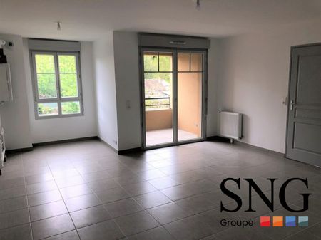 T3 AVEC LOGGIA + 2 PARKINGS EN SOUS SOL - Photo 2