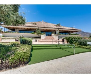 2 bedroom luxury Apartment for rent in Estepona, Andalusia - Photo 1