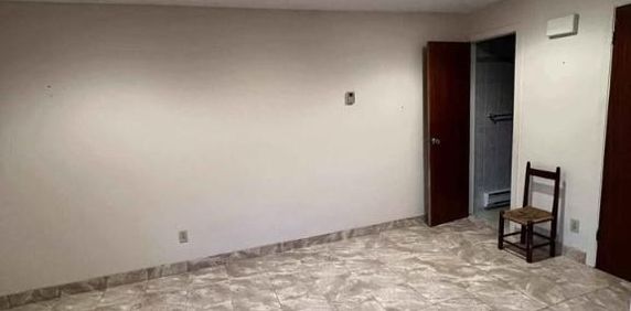 Beau grand 5½ à Ahuntsic – 3 chambres, sous-sol, cour et 2 stationnements! - Photo 2