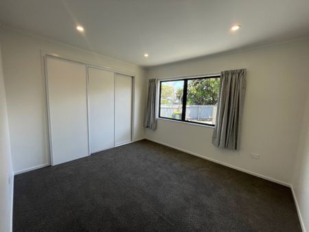 35B Tarata Crescent, Mangere Bridge, Auckland - Photo 2