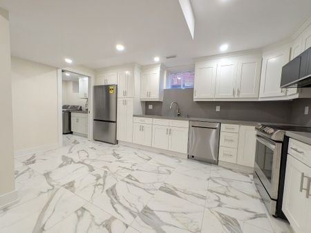 For Lease - 65 Villagewood Court, Vaughan, Ontario - Photo 2