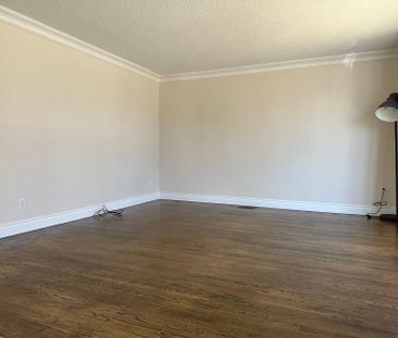 For Lease - 28 Collins Crescent, Aurora, Ontario - Photo 1